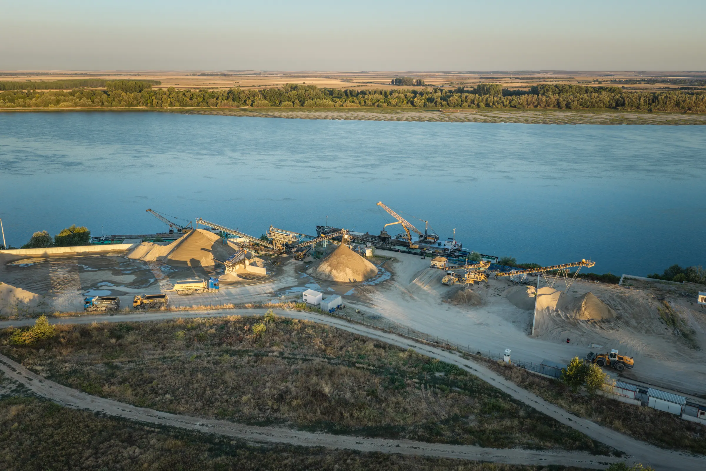 Производствена база на ИНЕРТ до река Дунав